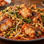 아귀 토막과 콩나물, 미나리를 붉은 양념에 버무린 아귀찜 한 접시